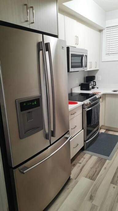 Carsonway Basement Suite Edmonton Exteriör bild
